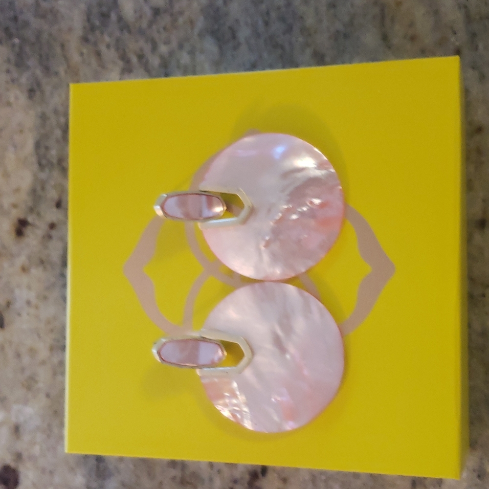 Motherearrings of pearl pink kendra scott